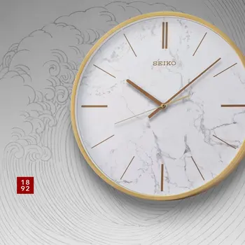 Гламурные круглые настенные часы Carrara белого и золотого цветов QXA760GLH - неподвластный времени и элегантный роскошный акцент в любой комнате.