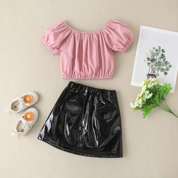 Модный Комплект летней юбки из искусственной кожи для маленьких девочек, повседневные укороченные топы с пышными рукавами и открытыми плечами, кожаные юбки в рубчик с рюшами, Комплект одежды
